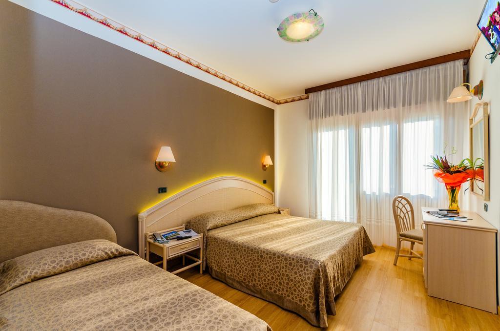 Hotel Europa Bibione Ruang foto