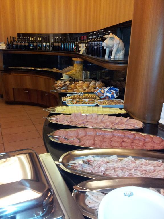 Hotel Europa Bibione Bagian luar foto